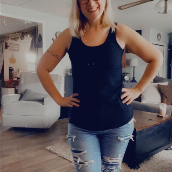 Meet your Posher, Jessica - Picture 3 of 3